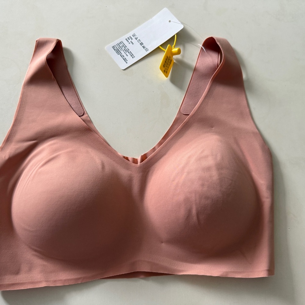 BRAND NEW/ TWO COLORS/ UNIQLO ORIGINAL AIRISM BRA TOP